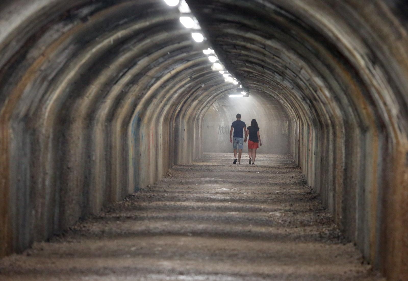 Rijeka: Tunel Ri  koji vodi od Katedrale sv. Vida do Talijanske gimnazije