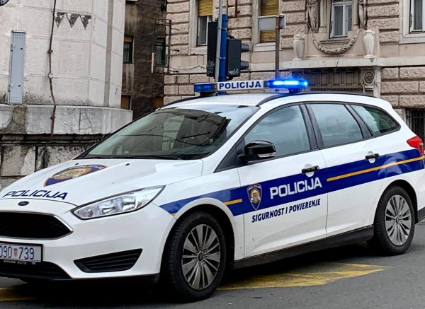policija auto promet