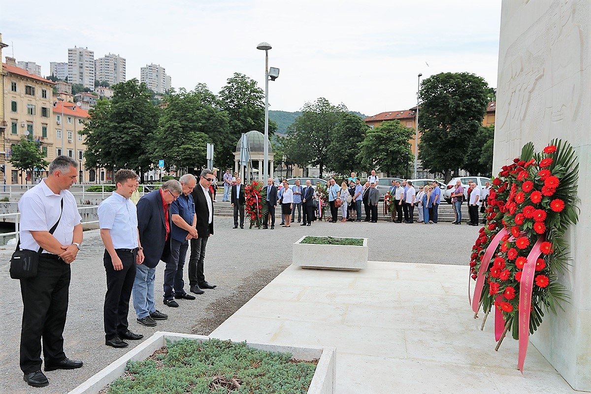 Dan-antifašističke-borbe-–-položeni-vijenci-na-Spomeniku-oslobođenja-1