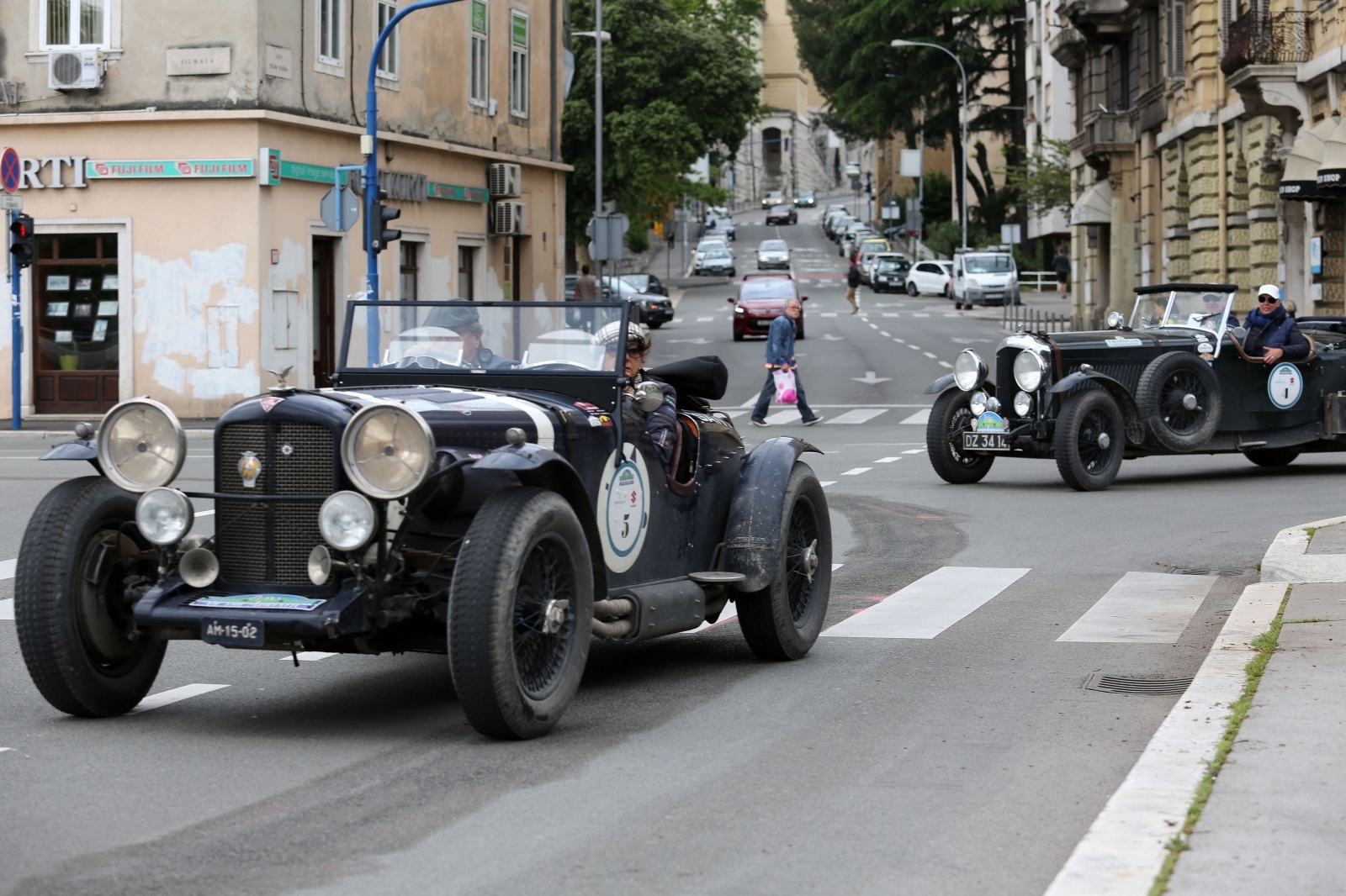 Rijeka: Skupina oldtimera privlačila pažnju u centru grada