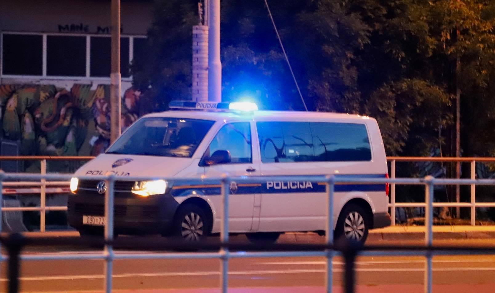 noć policija33