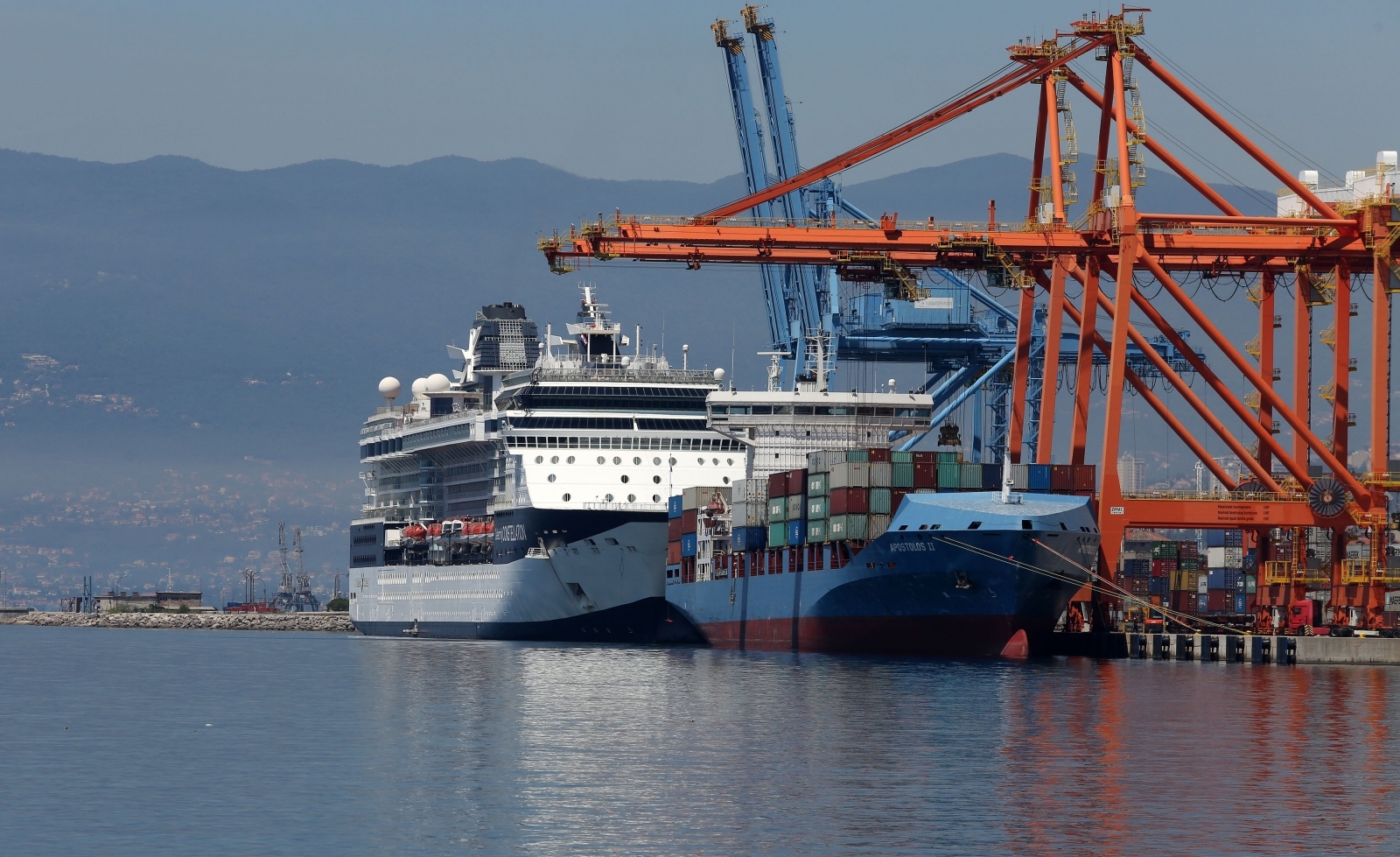 Rijeka: Kruzer Celebrity Constellation uplovio na kontenjerski terminal Brajdica