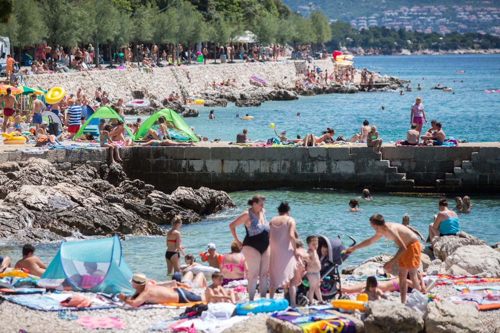Plaže prepune kupaèa na na kvarnerskoj obali