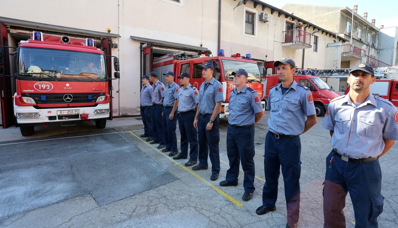 Vatrogasci JVP Rijeka odali počast poginulom vatrogascu Vatrogasci JVP Rijeka odali počast poginulom vatrogascu