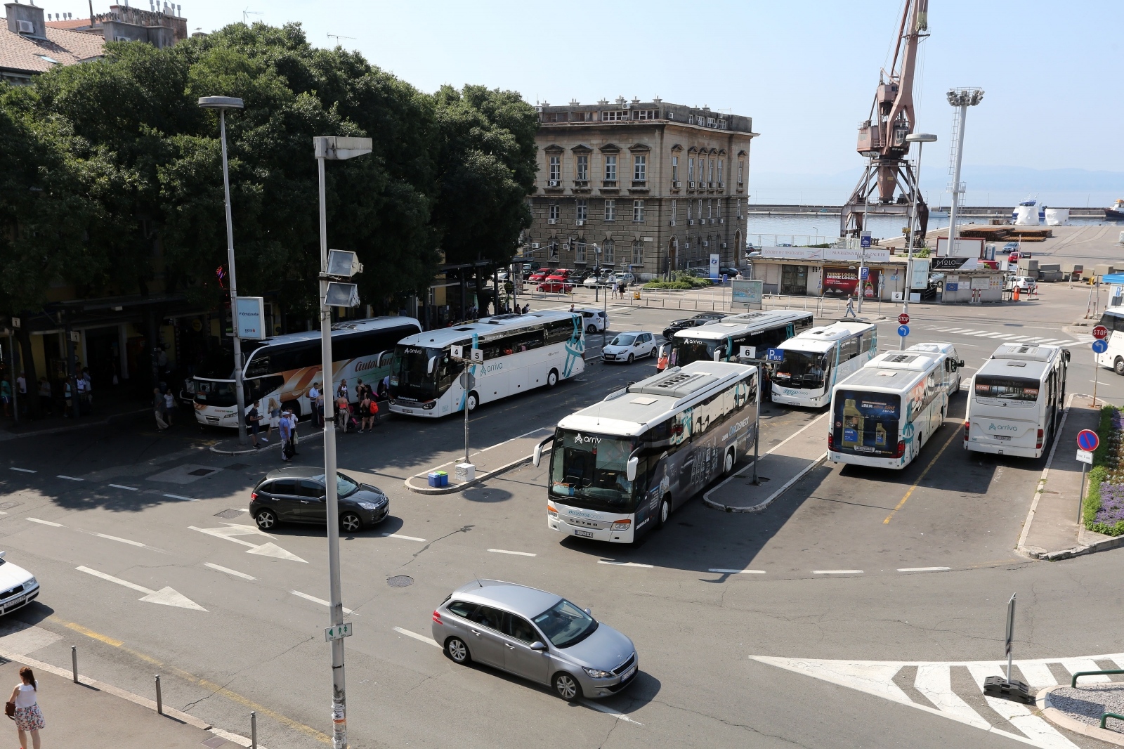 Mnogobrojni putnici na Autobusnom kolodvoru u Rijeci
