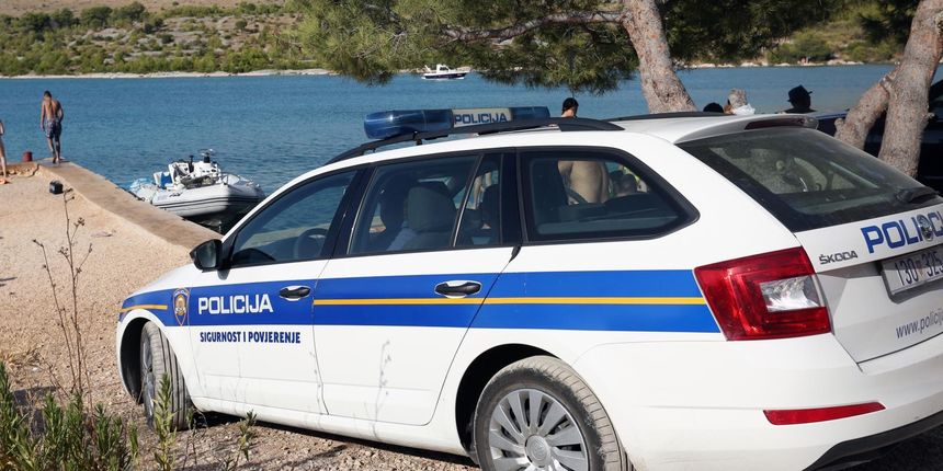 policija more ilustracija duško jaramaz pixsell policija more ilustracija duško jaramaz pixsell