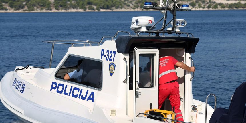 pomorska policija gliser duško jaramaz pixsell pomorska policija gliser duško jaramaz pixsell