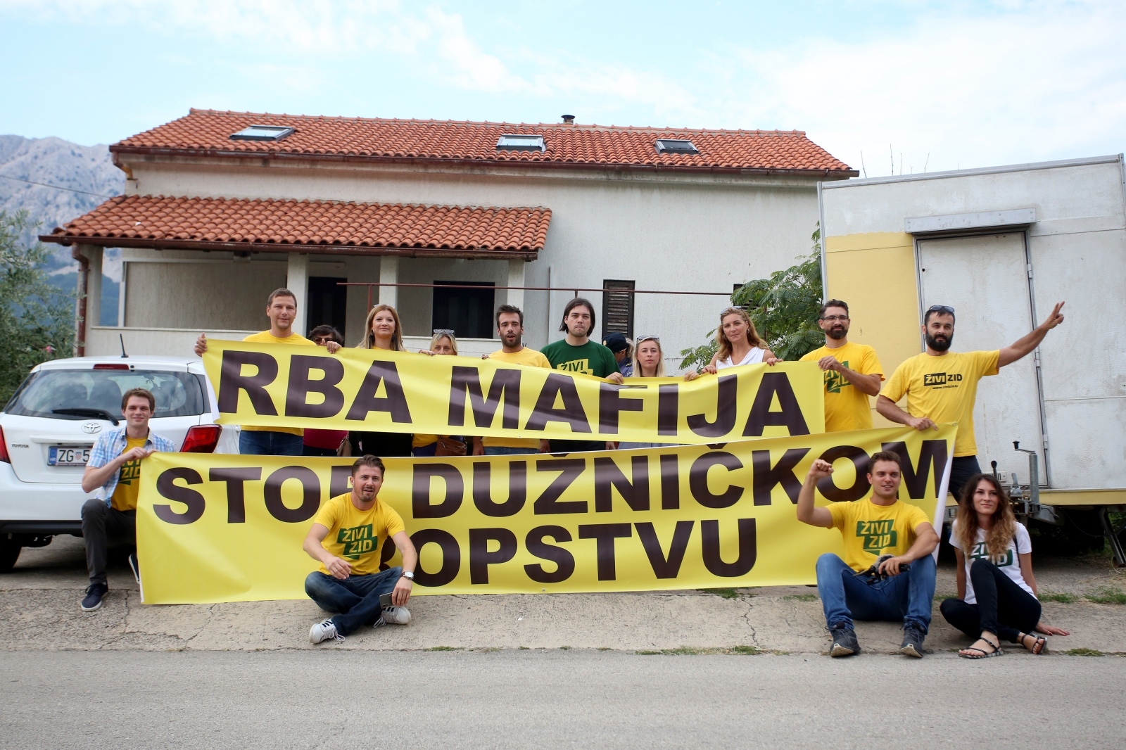 Krk: Ivan Vilibor Sinčić i Živi zid na deložaciji gospodina Derenčinovića