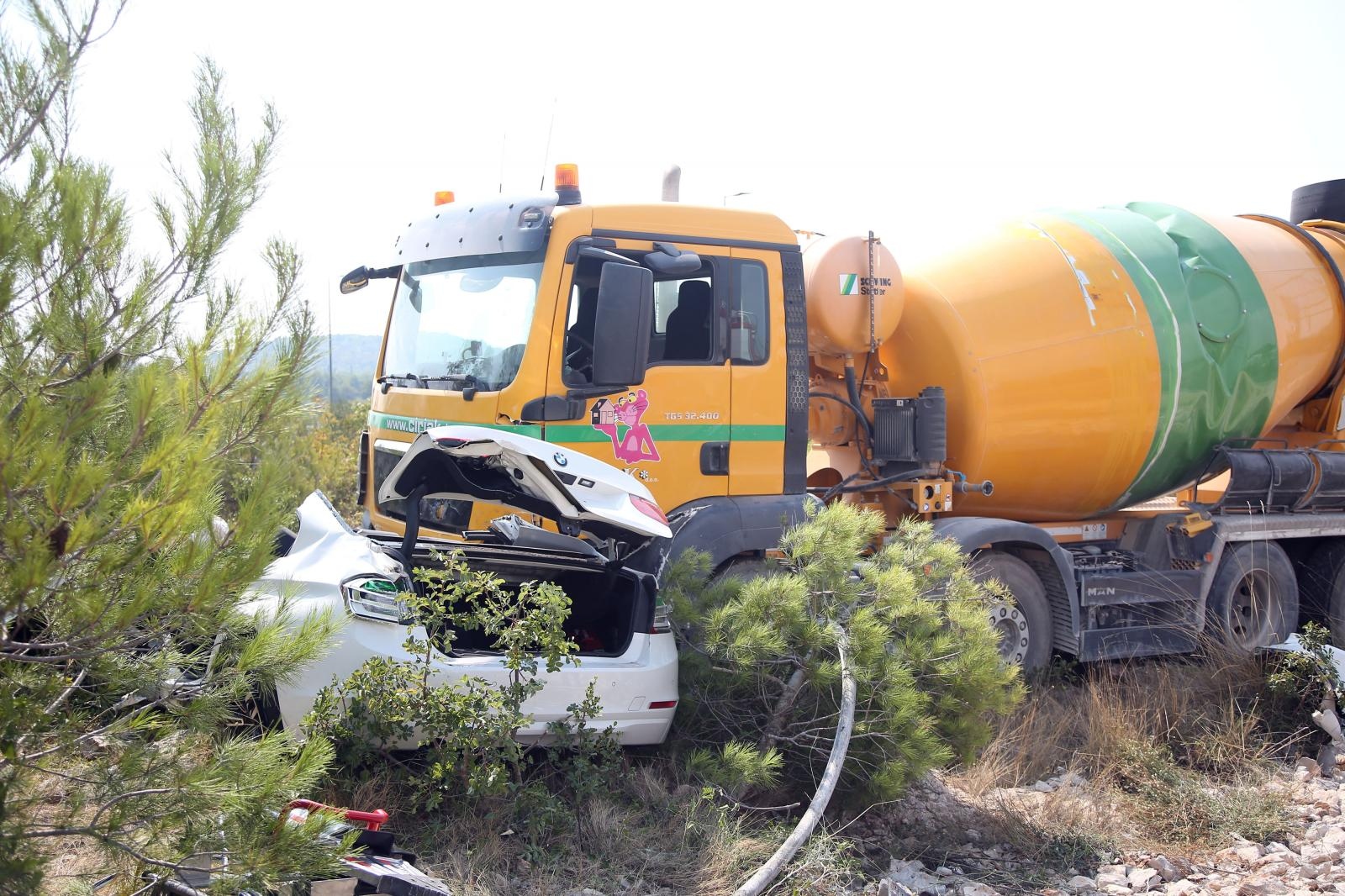 Vodice: U sudaru kamona miješalice i automobila smrtno stradala jedna osoba