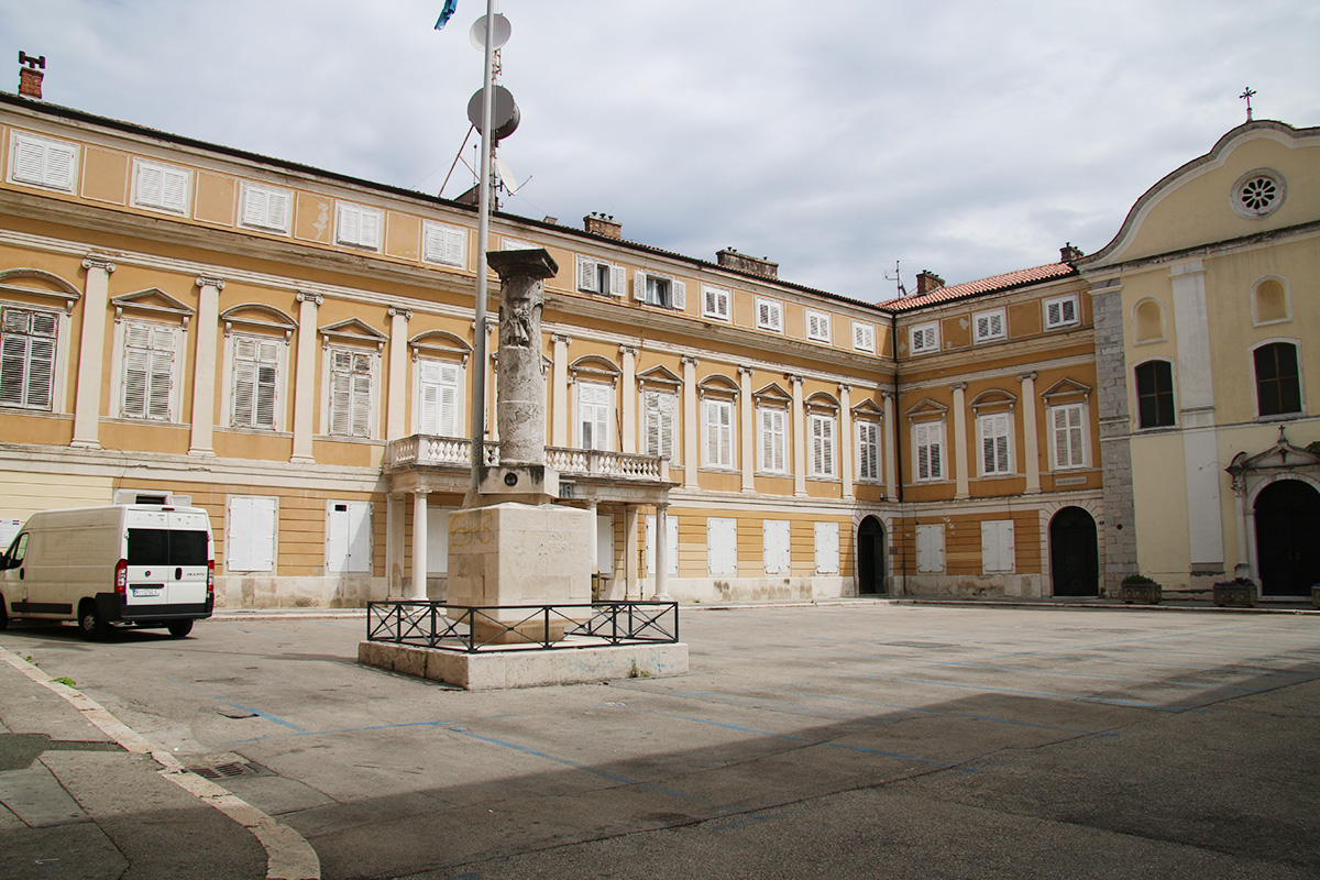 Pješačka-zona-na-Trgu-128.-brigade-i-Trgu-Riječke-rezolucije-2