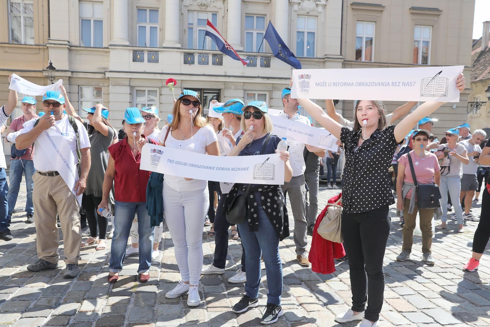 Prosvjed Sindikata hrvatskih učitelja i Nezavisnog sindikata zaposlenih u srednjim školama