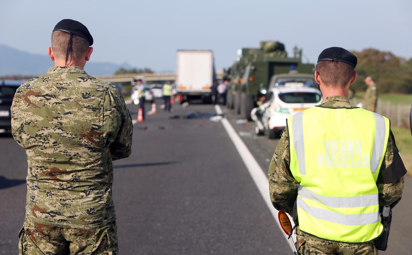 Vojni policajac poginuo na autocesti, pogazio ga kamion Vojni policajac poginuo na autocesti, pogazio ga kamion