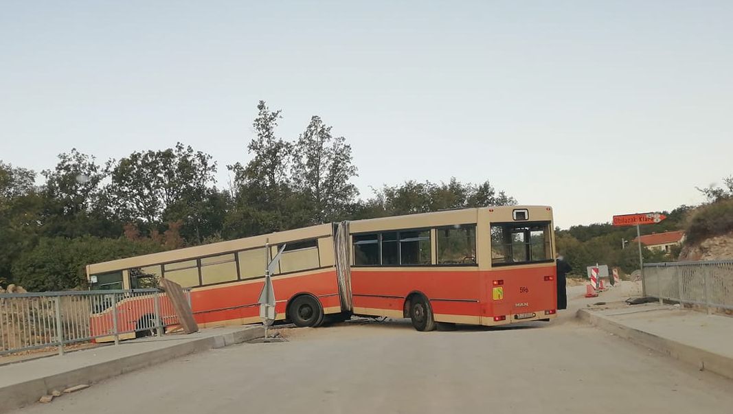 autobus autotrolej zavoj2