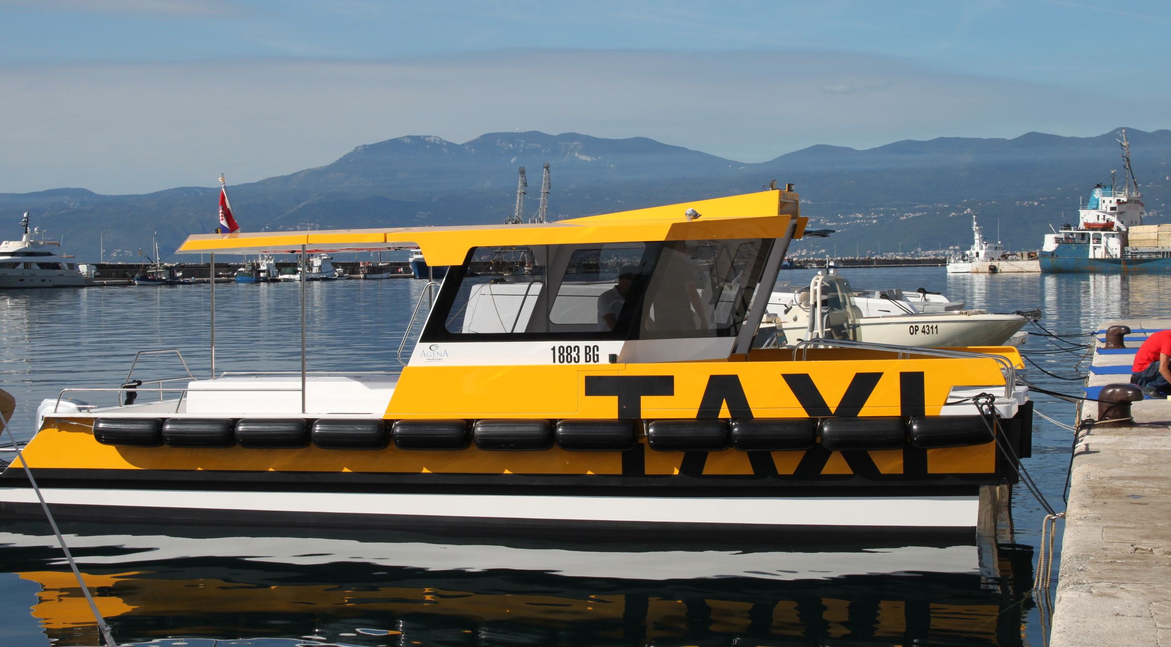 taxi cat rijeka boat show