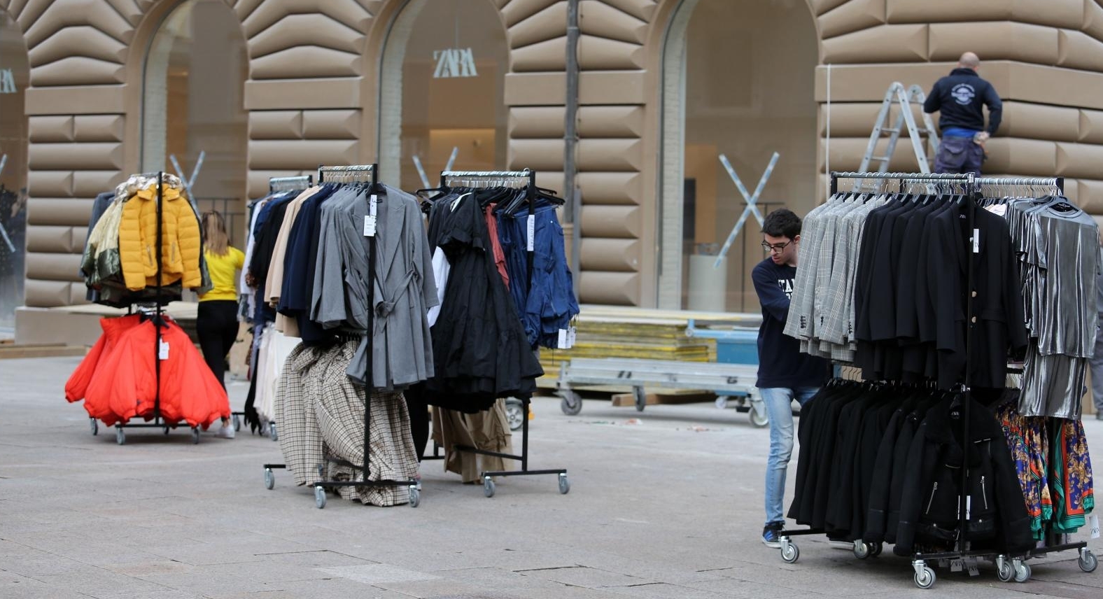 Rijeka: U tijeku je preseljenje trgovine Zara s Korza u zgradu nakadašnje pošte