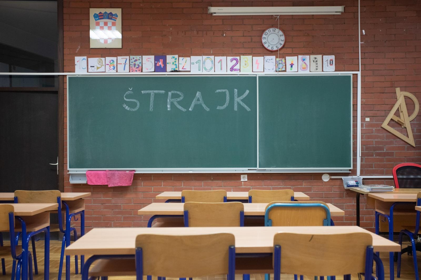 Započeo štrajk učitelja i profesora u osnovnim i srednjim školama