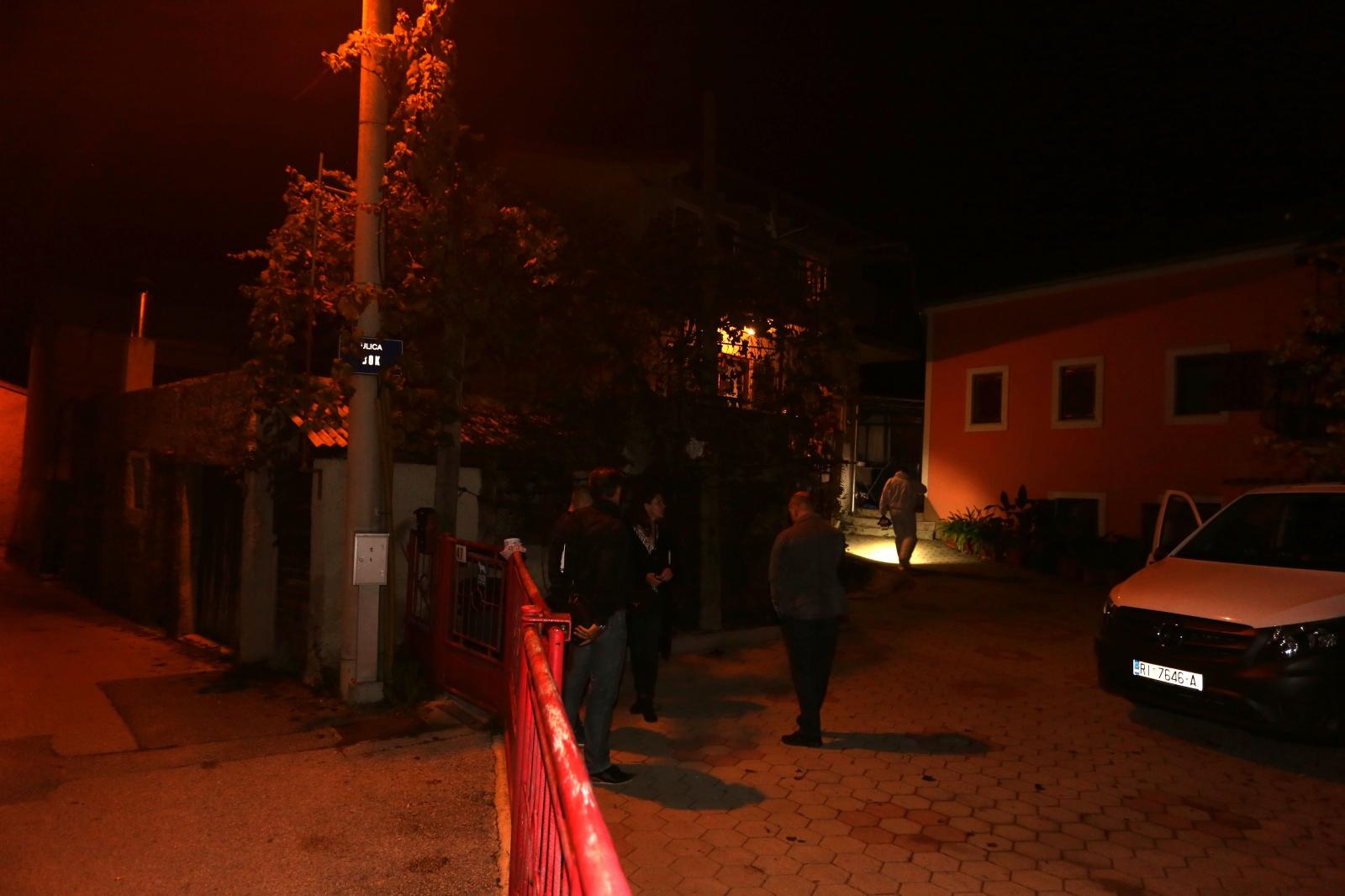 Mrtvo tijelo ženske osobe pronađeno u kući u mjestu Čavle Mrtvo tijelo ženske osobe pronađeno u kući u mjestu Čavle
