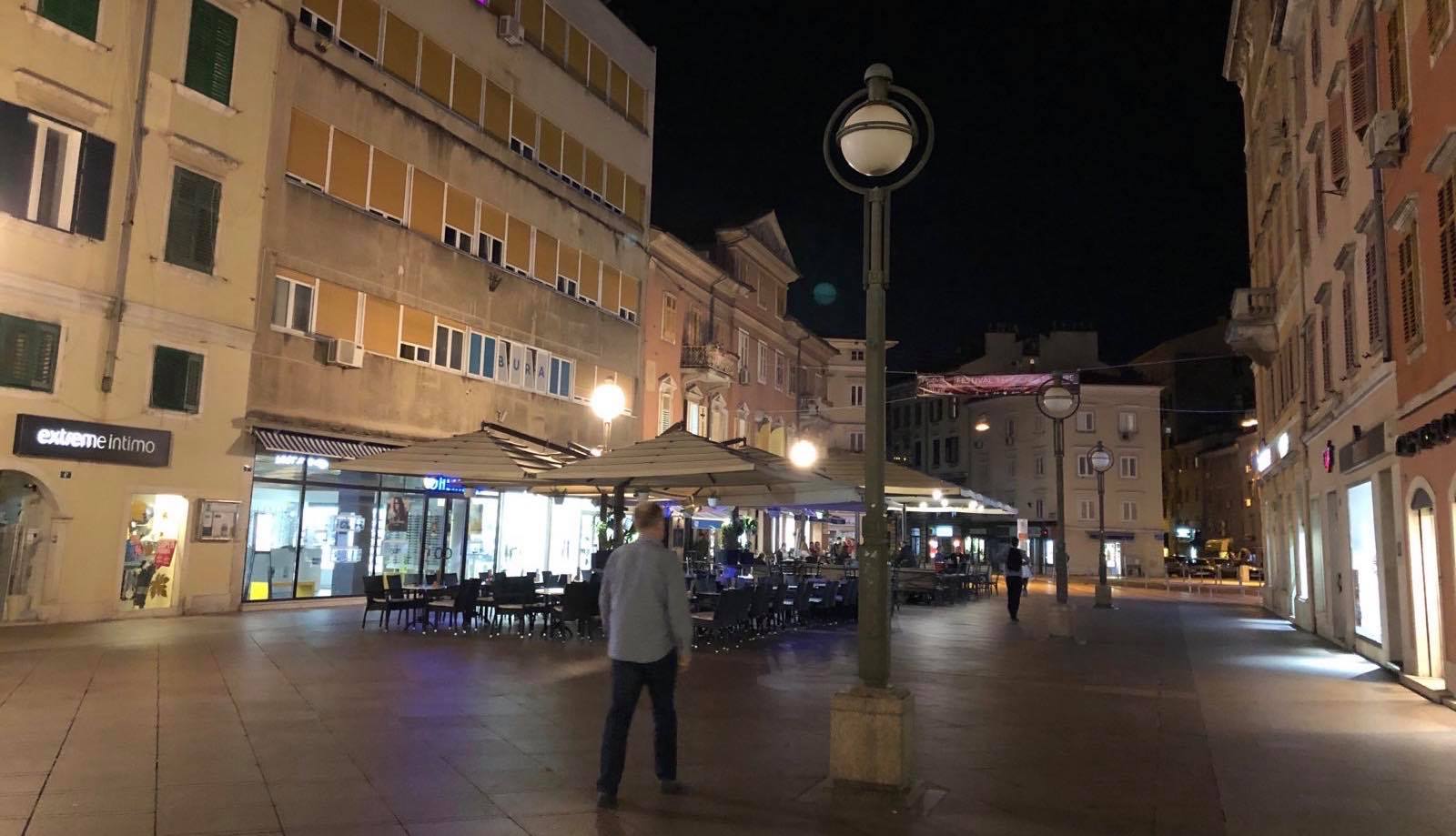 korzo mrak rasvjeta korzo mrak rasvjeta