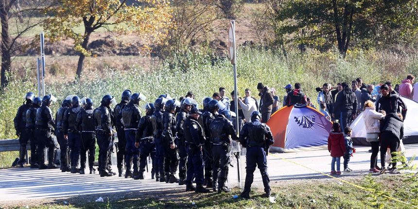 maljevac-granica-migranti-djeca-imigranti-izbjeglice-policija-bih-1a8ce32f1d7f4169574f1bc78a3c8f13_view_article_new maljevac-granica-migranti-djeca-imigranti-izbjeglice-policija-bih-1a8ce32f1d7f4169574f1bc78a3c8f13_view_article_new