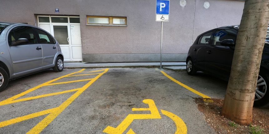parkiranje invalid parkiranje invalid