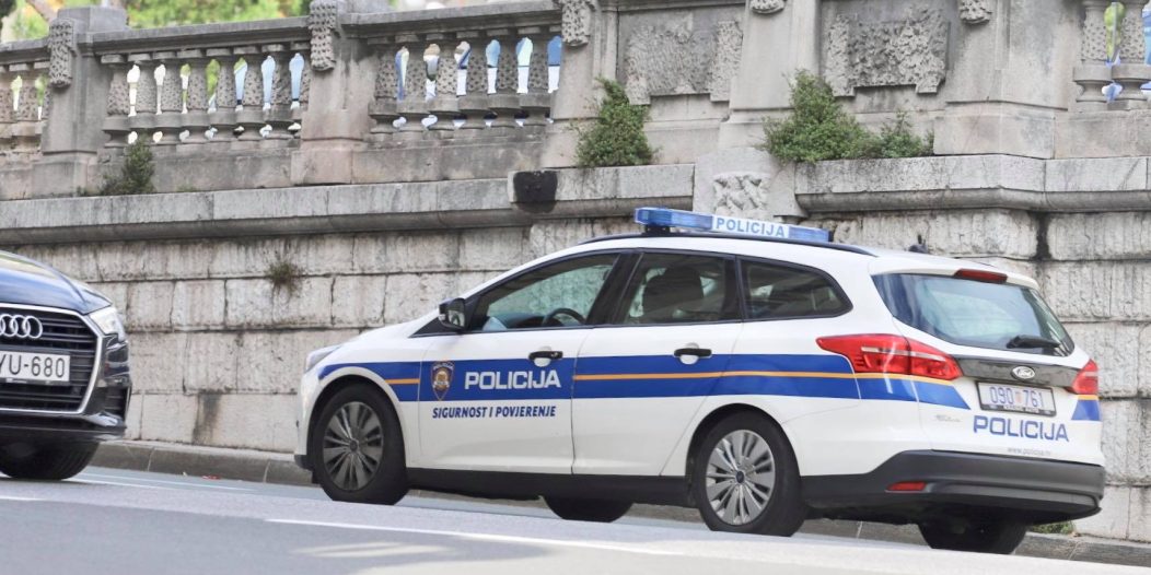 policija auto via roma2 policija auto via roma2