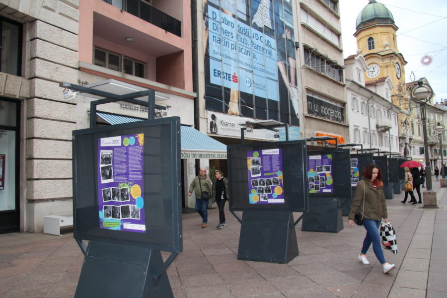 Izložb-Volonteri-godine-na-Korzu-2-900×600