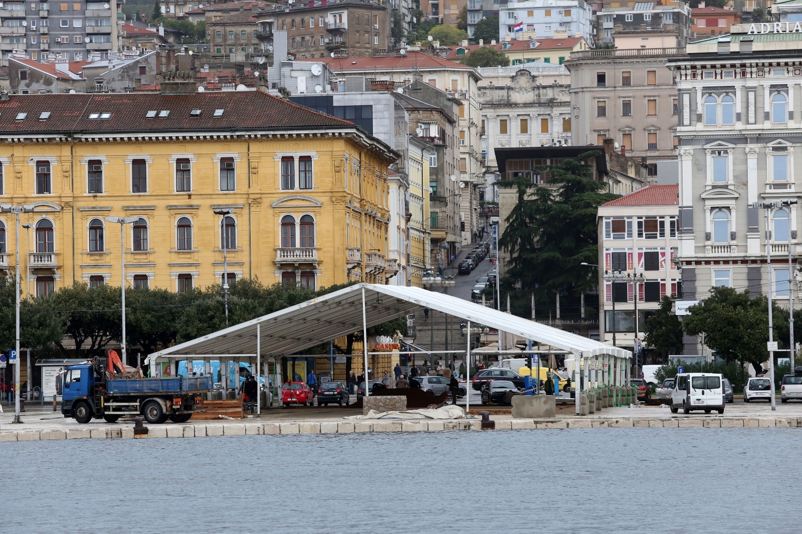 Rijeka: Gradnja klizališta Morska pahuljica na Gatu Karoline Riječke