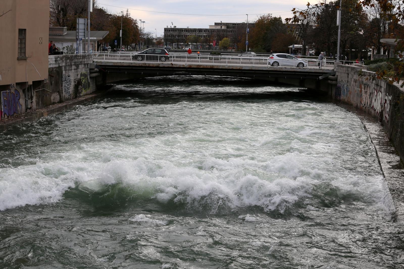 Nabujala rijeka Riječina Nabujala rijeka Riječina