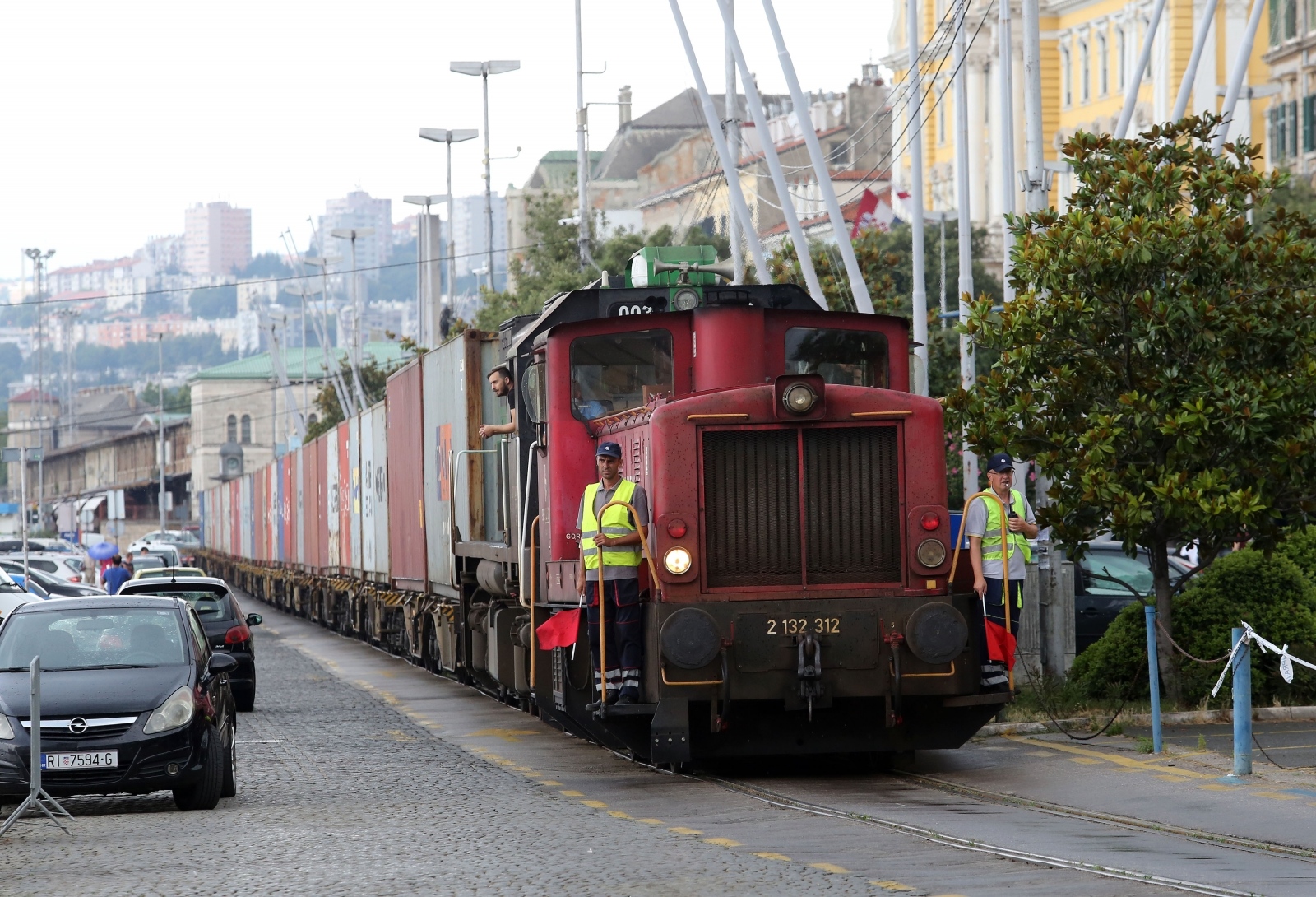 Rijeka: Teretni vlakovi prometuju prugom kroz centar grada Rijeka: Teretni vlakovi prometuju prugom kroz centar grada