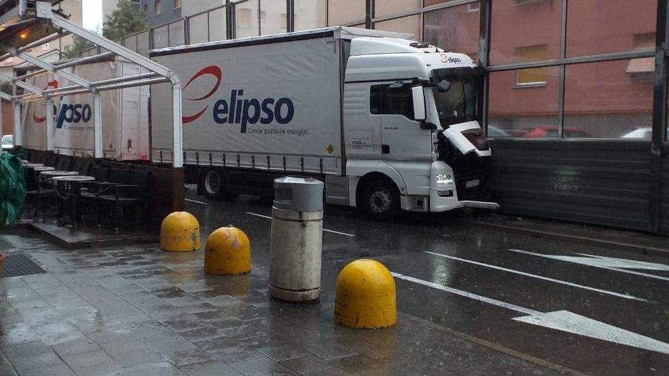 nesreća kamion tower