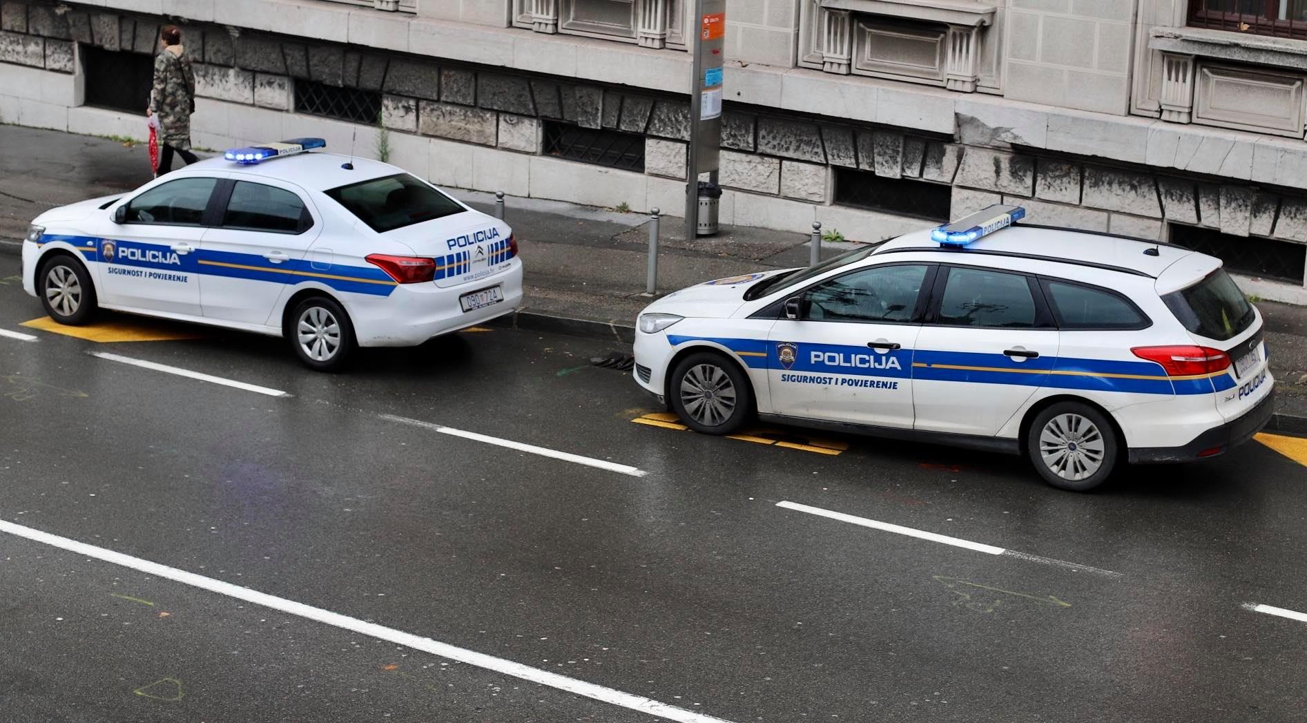 policija auti 22