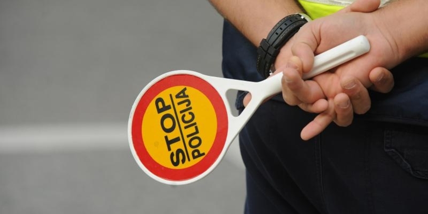 policija-stop-znak-961bcbba7782e3f659bb12f74f6ab9ea_view_article_new
