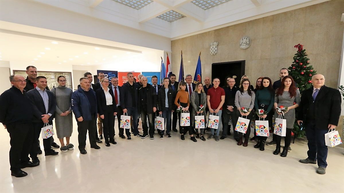 Gradonačelnik-primio-uspješne-riječke-sportaše-1-1200×800