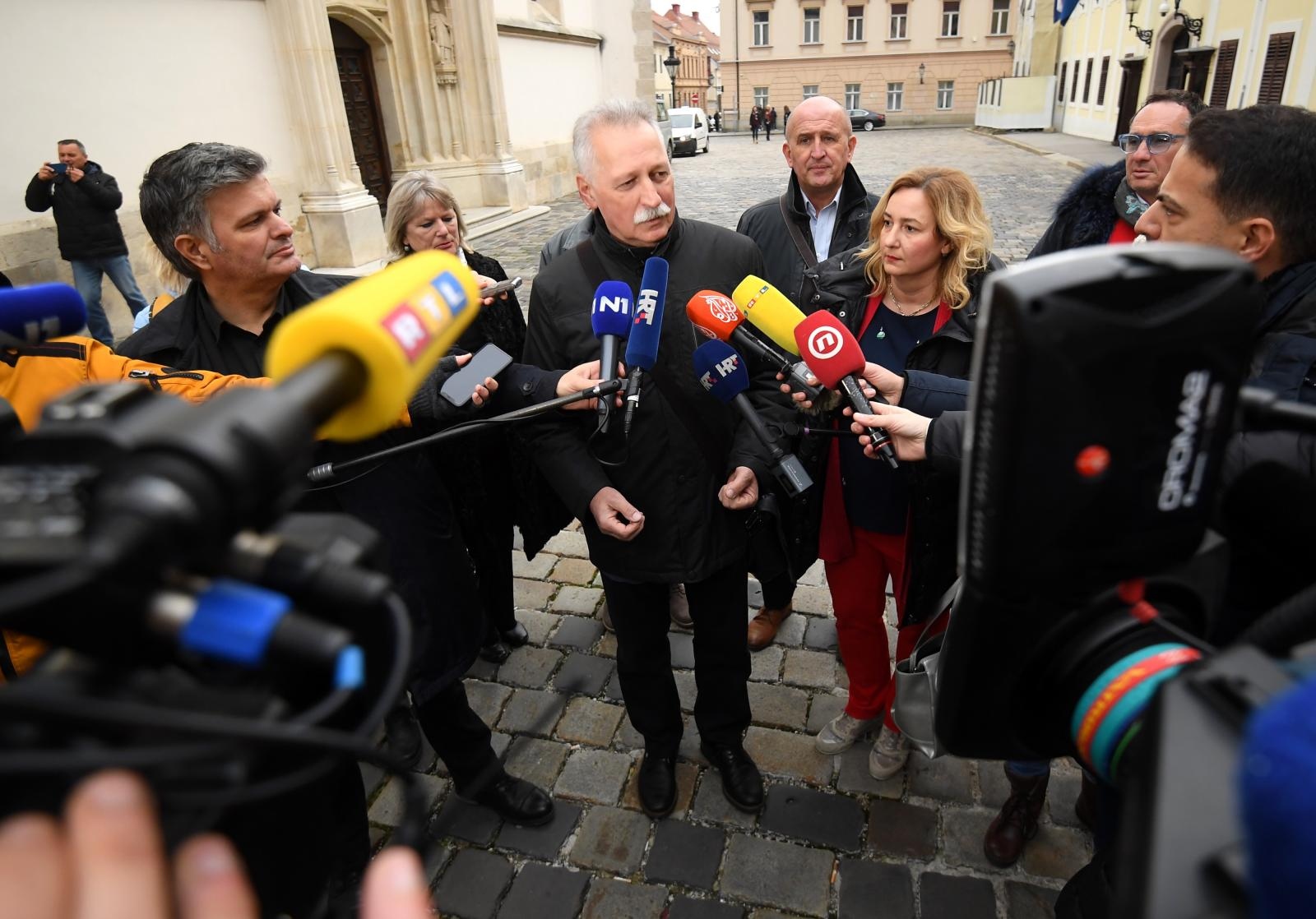 Zagreb: Predstavnici obrazovnih sindikata dolaze u Vladu na pregovore Zagreb: Predstavnici obrazovnih sindikata dolaze u Vladu na pregovore
