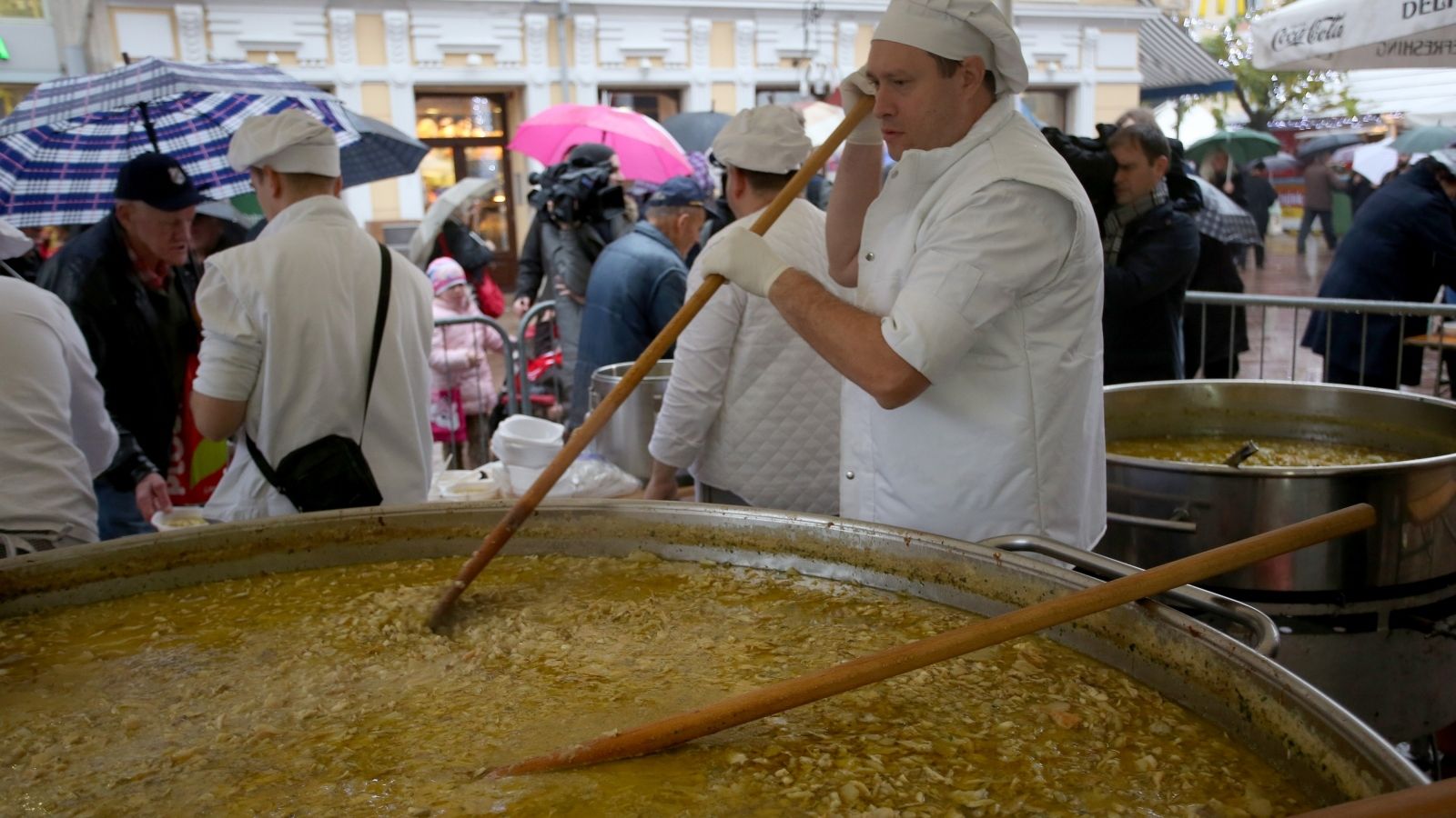 Rijeka: Gastrofešta, podjela hrane na Korzu za Badnjak