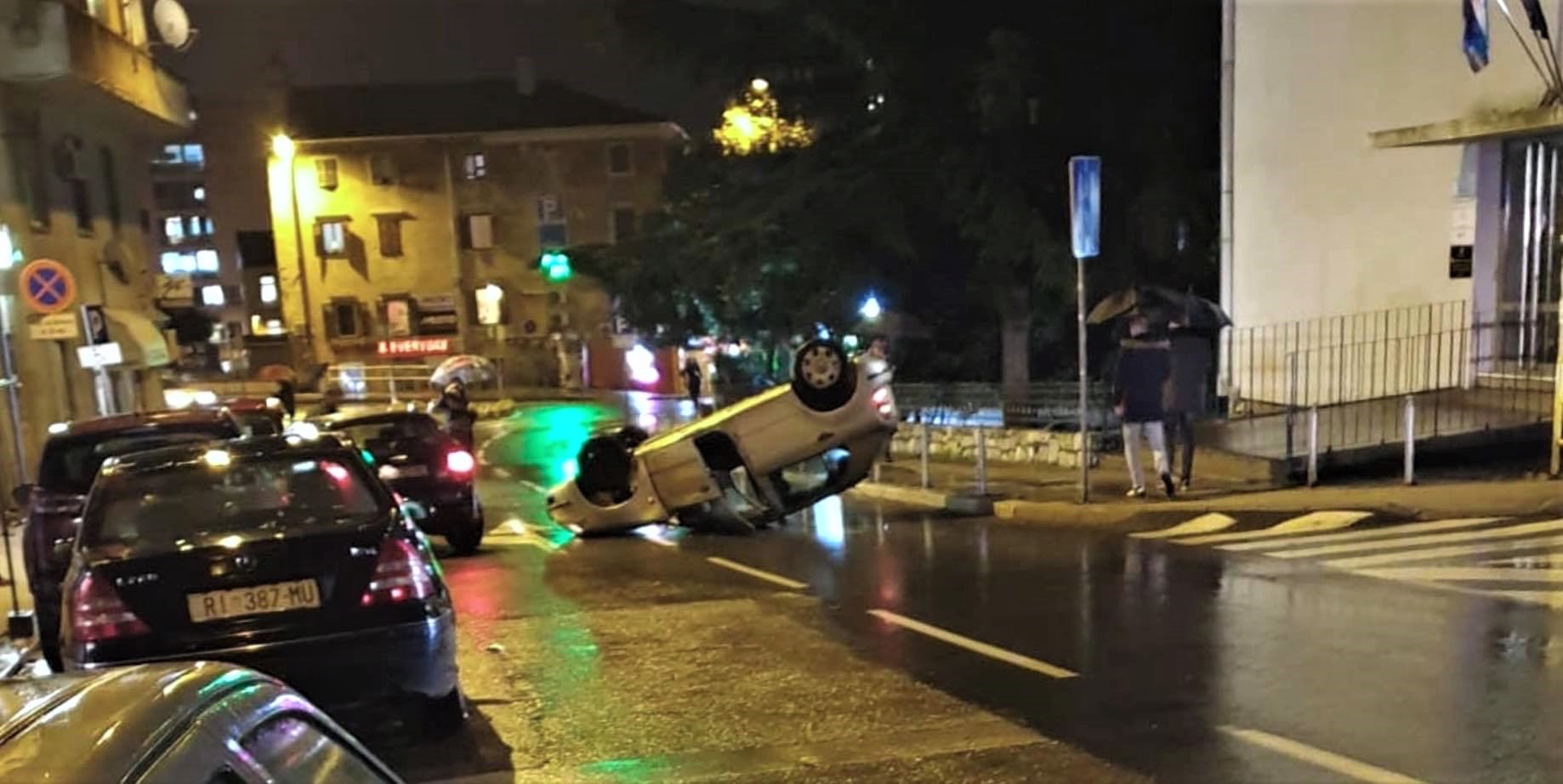 nesreća ciottina auto na krovu