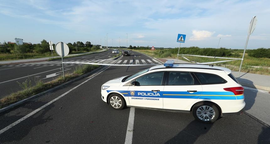 policijski-automobil-ilustracija-robert anić pixsečč policijski-automobil-ilustracija-robert anić pixsečč