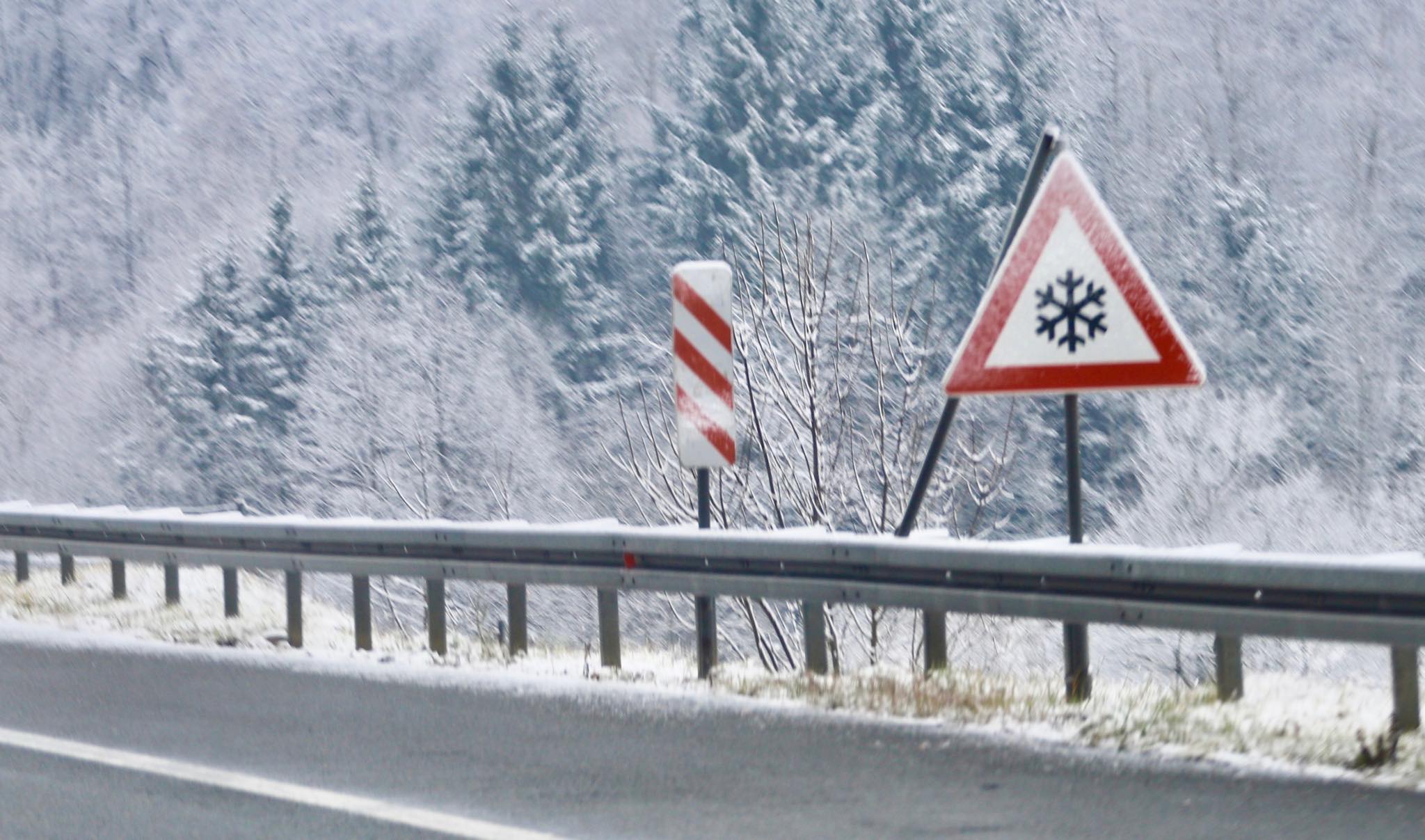 snijeg autocesta snijeg autocesta