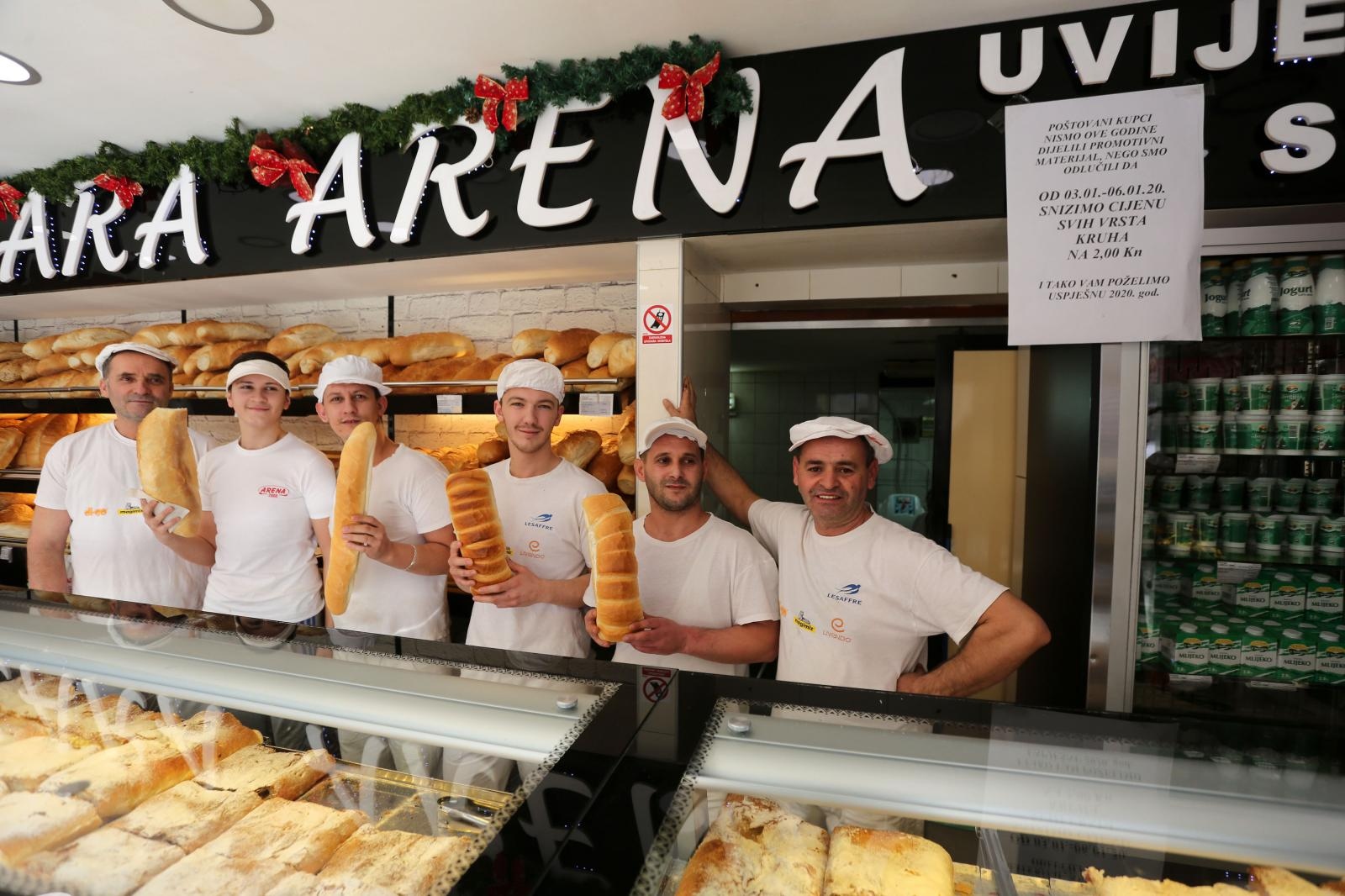 Rijeka: U pekarnici Arena cijena kruha snižena je na dvije kune Rijeka: U pekarnici Arena cijena kruha snižena je na dvije kune
