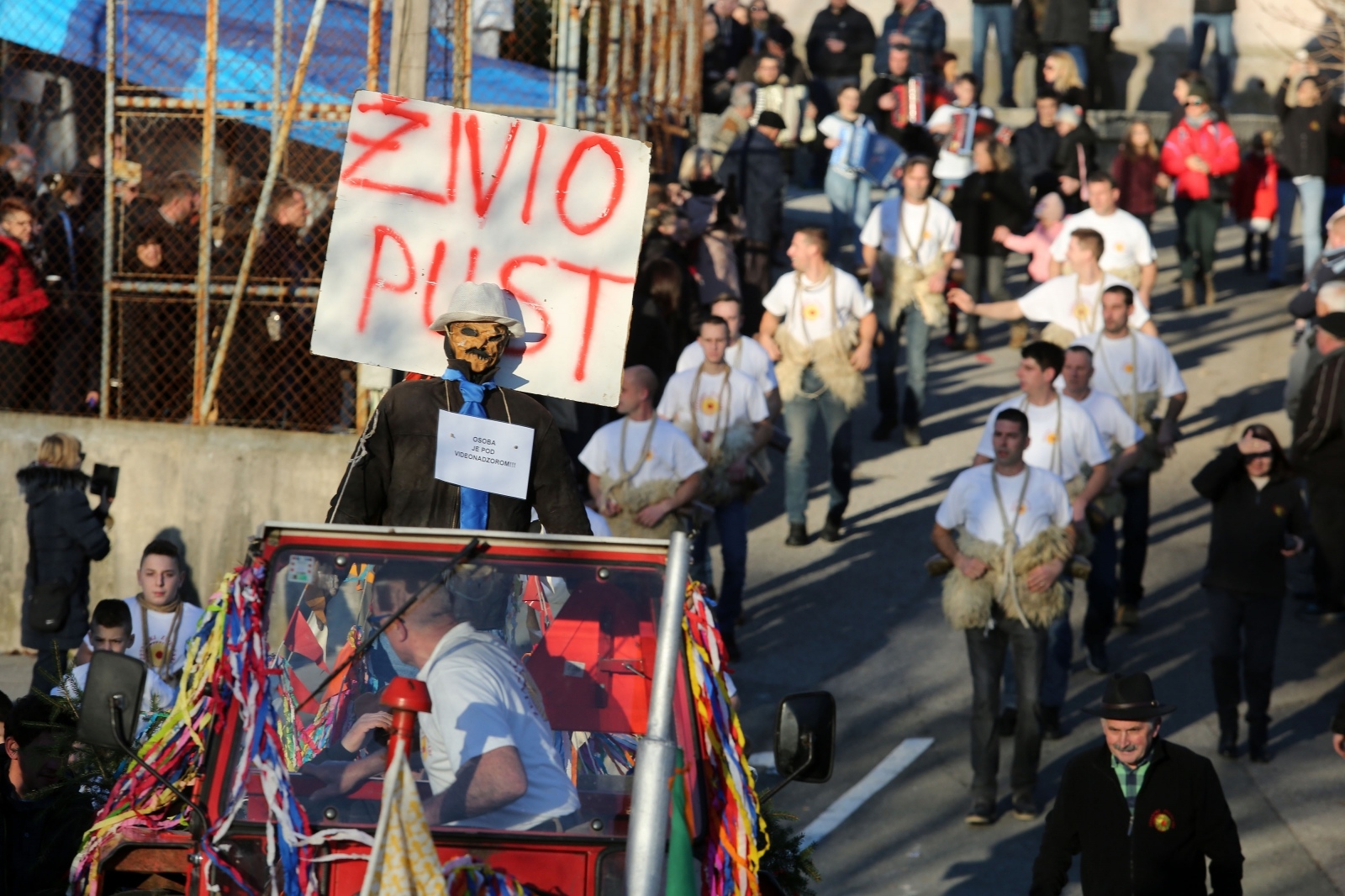 Žejanski zvončari podižu pusta čime počinje pokladno razdoblje u Primorju Žejanski zvončari podižu pusta čime počinje pokladno razdoblje u Primorju