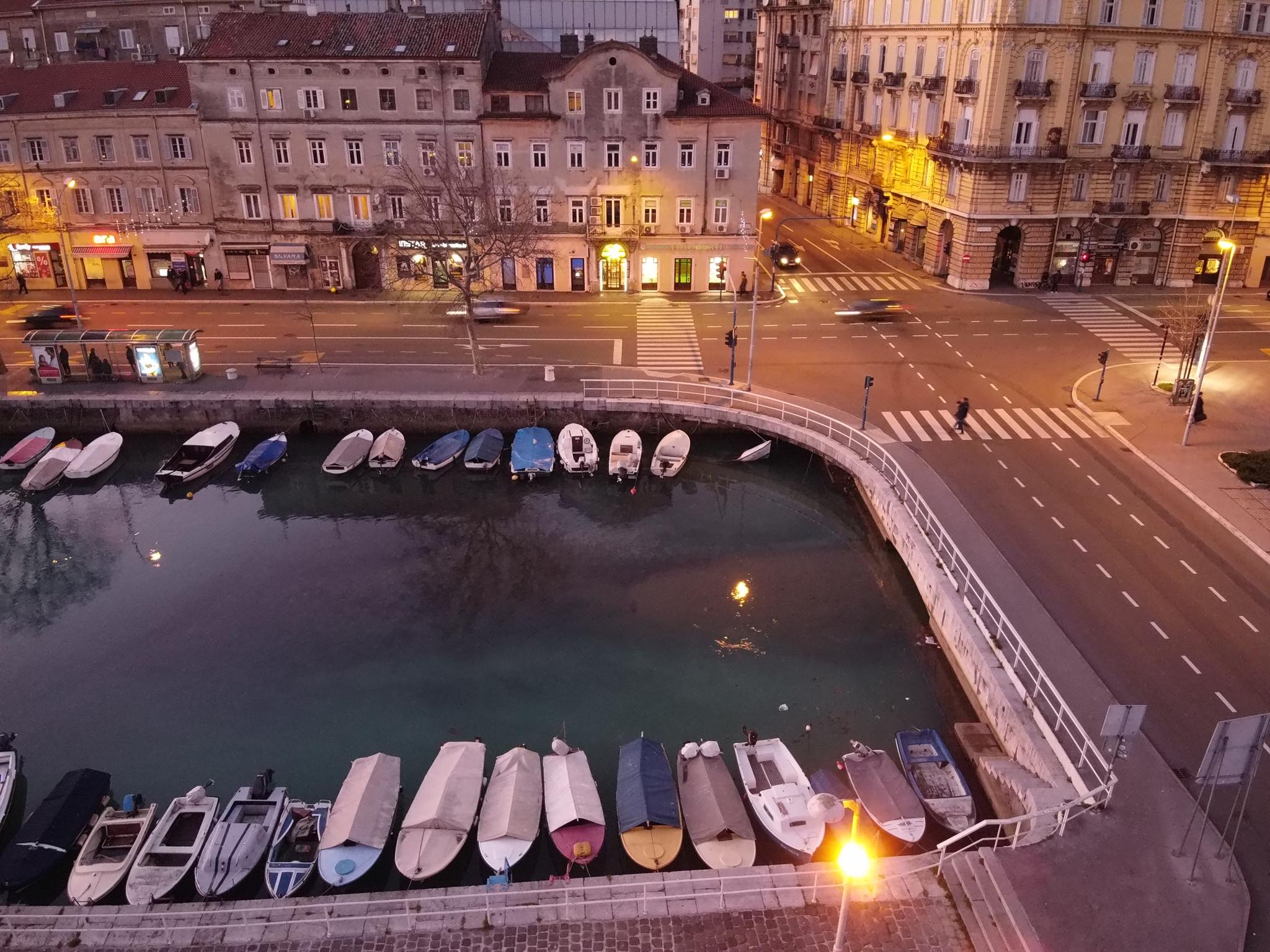 dron rijeka mrtvi kanal fiumara titov trg barke dron rijeka mrtvi kanal fiumara titov trg barke