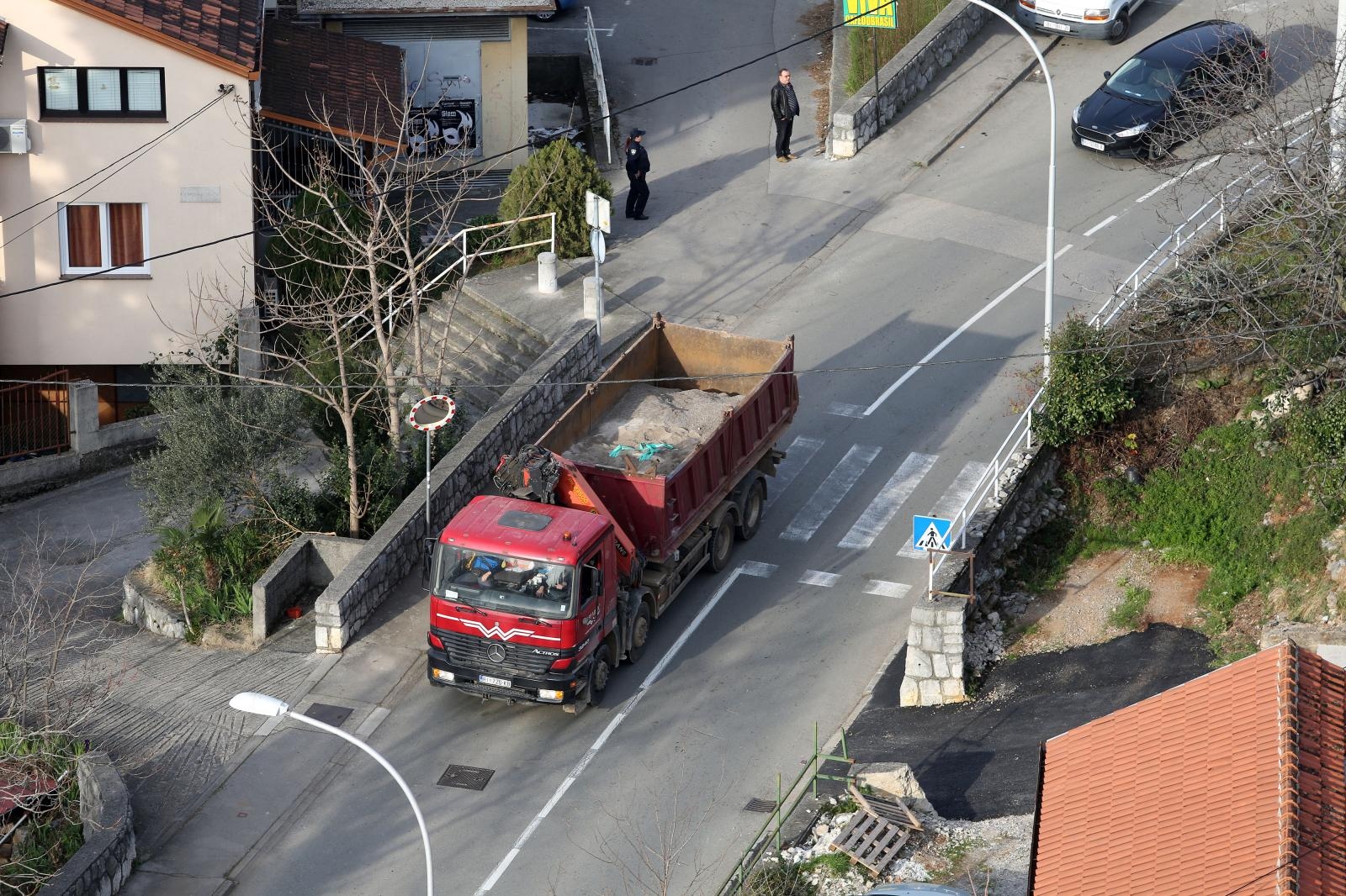 Rijeka: Izmještanje avionske bombe pronađene na gradilištu Rijeka: Izmještanje avionske bombe pronađene na gradilištu