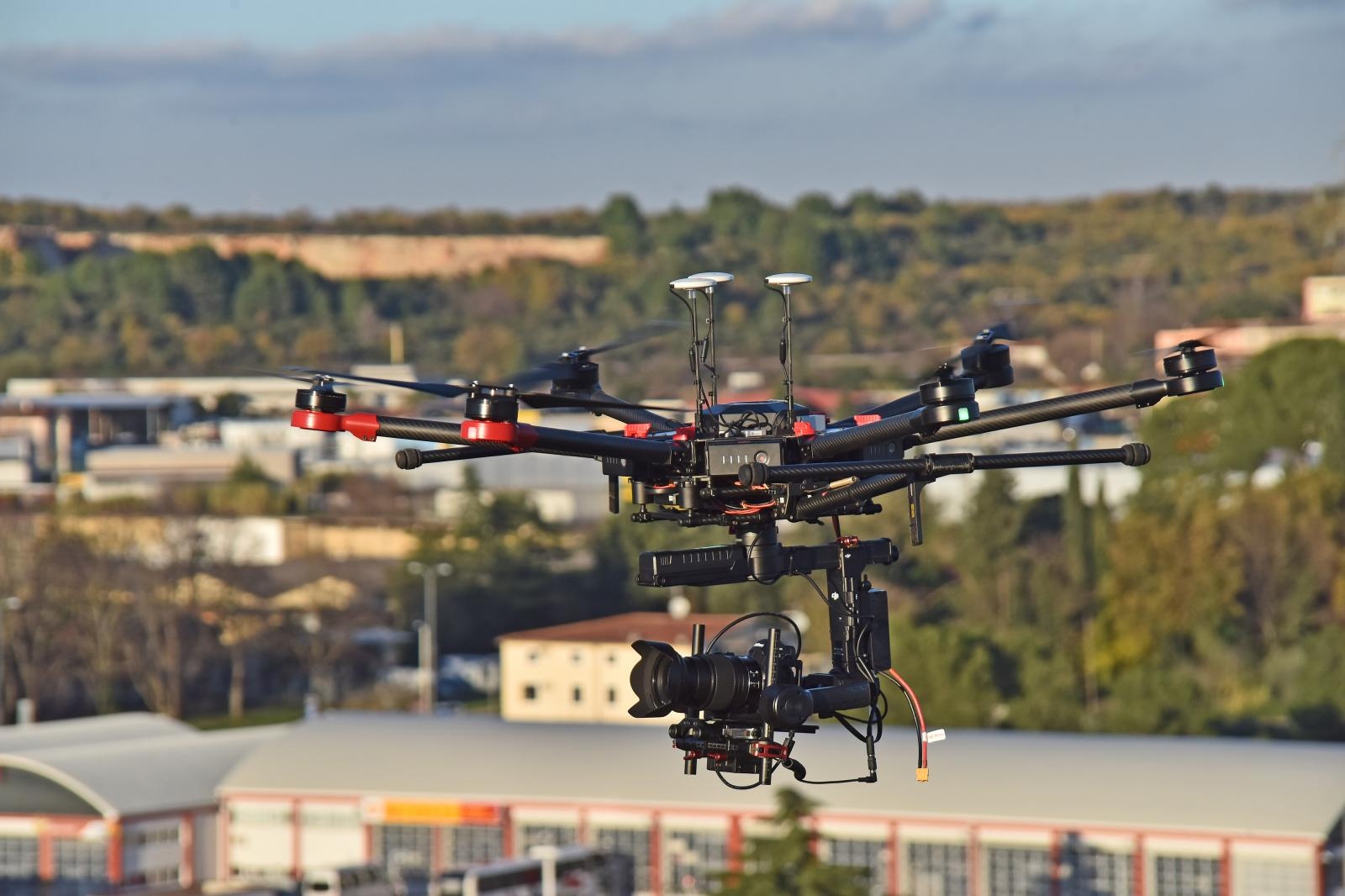Dron u letu Dron u letu