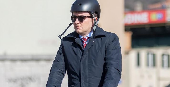 Predsjednik gradske skupštine grada Rijeke Andrej Poropat  na posao dolazi romobilom