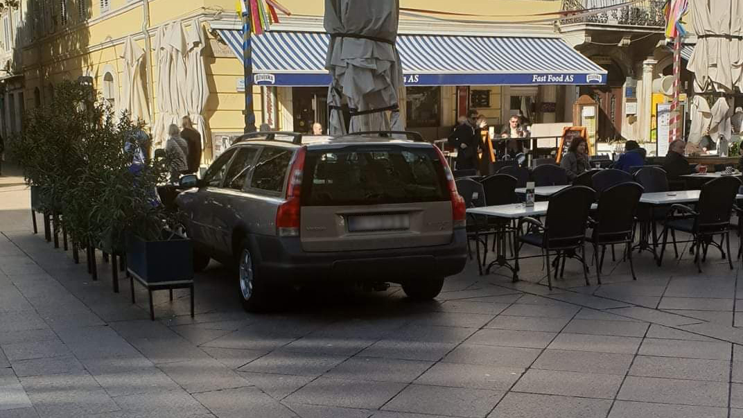 auto na korzu naslovna auto na korzu naslovna