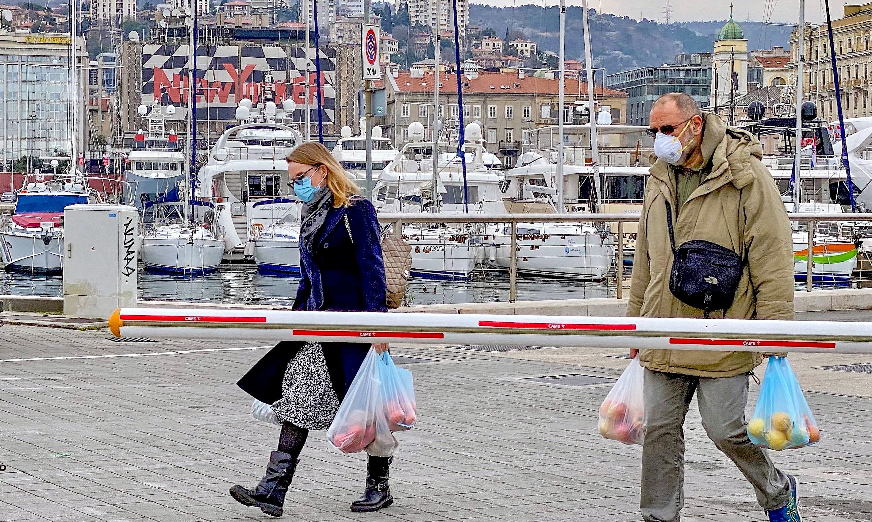 maske rijeka riva koronavirus