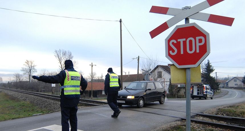 policija-1c5bf0403298c98a6394b669b3684c9c_view_article_new