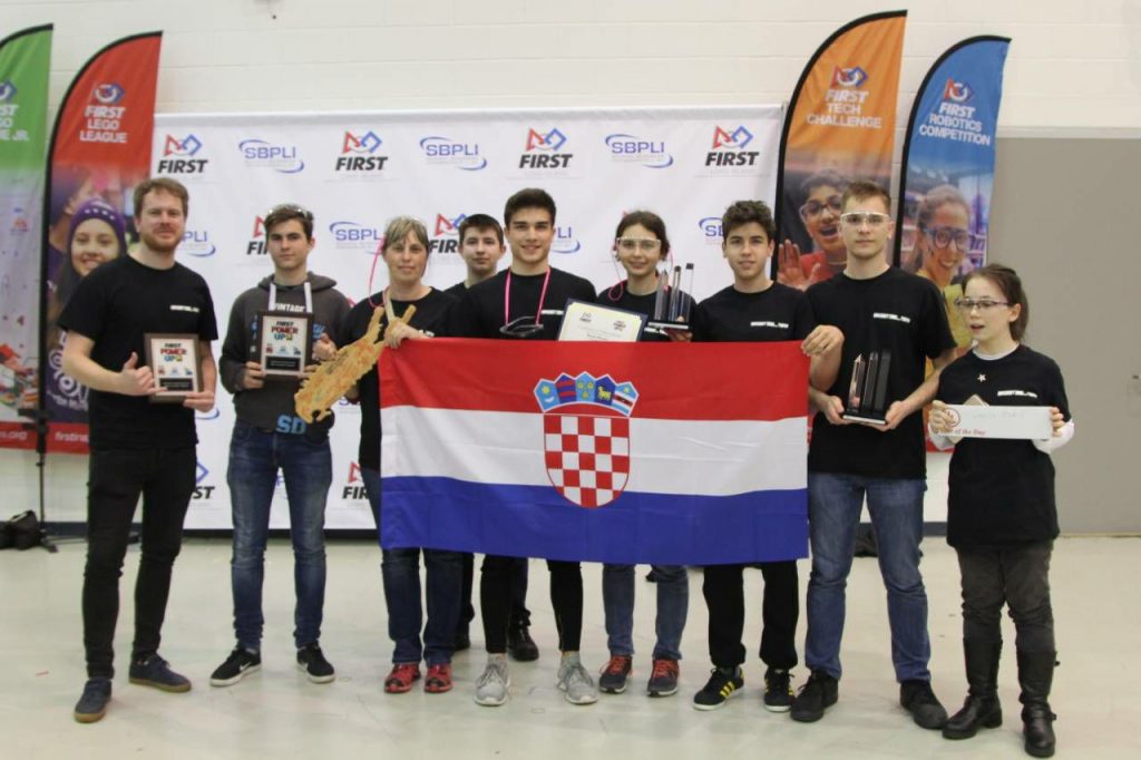 robotičari_gimnazija-a.mohorovičića-1024×682 robotičari_gimnazija-a.mohorovičića-1024×682
