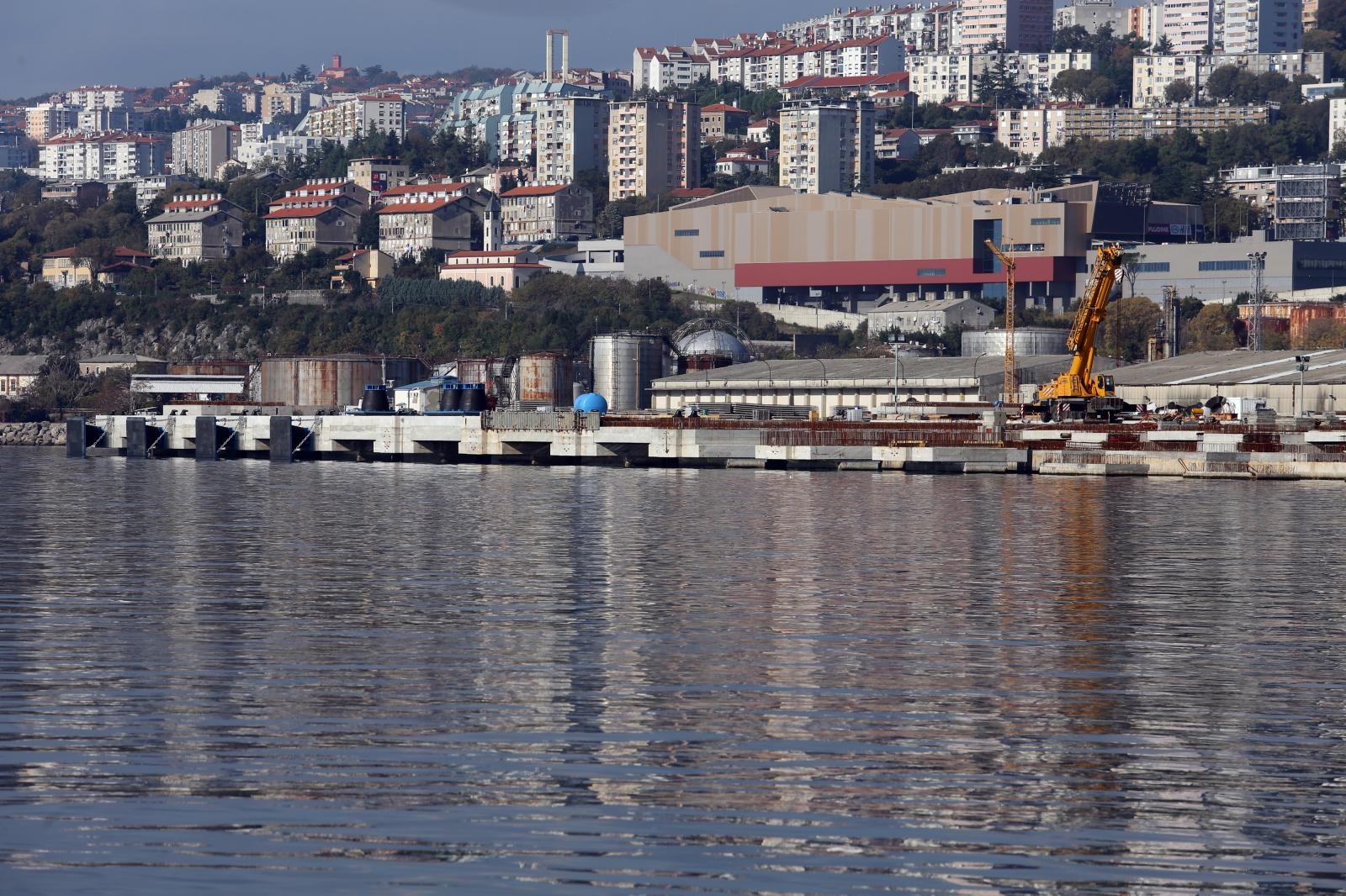zapadni kontejnerski terminal rijecke luke na Zagrebackoj obali