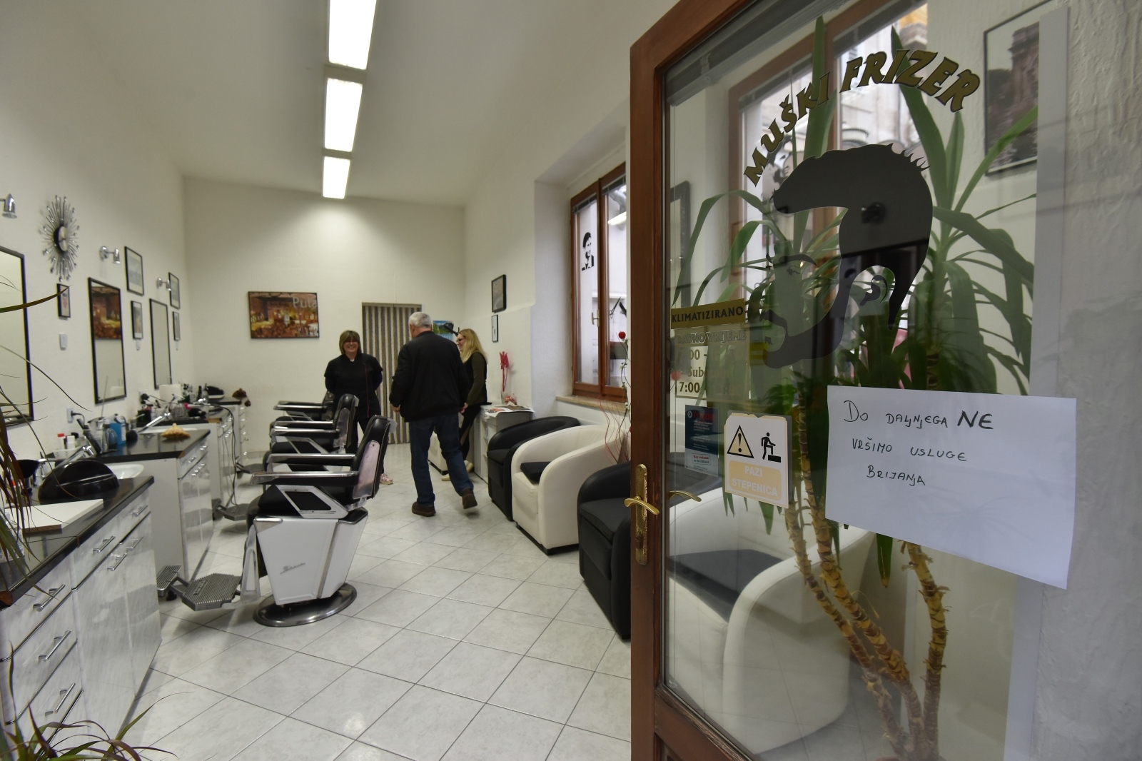 U pulskim brijačnicama do daljnjeg nema brijanja U pulskim brijačnicama do daljnjeg nema brijanja